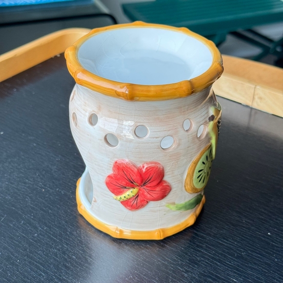 Beautiful Ceramic essence burner/candle holder - Picture 3 of 4